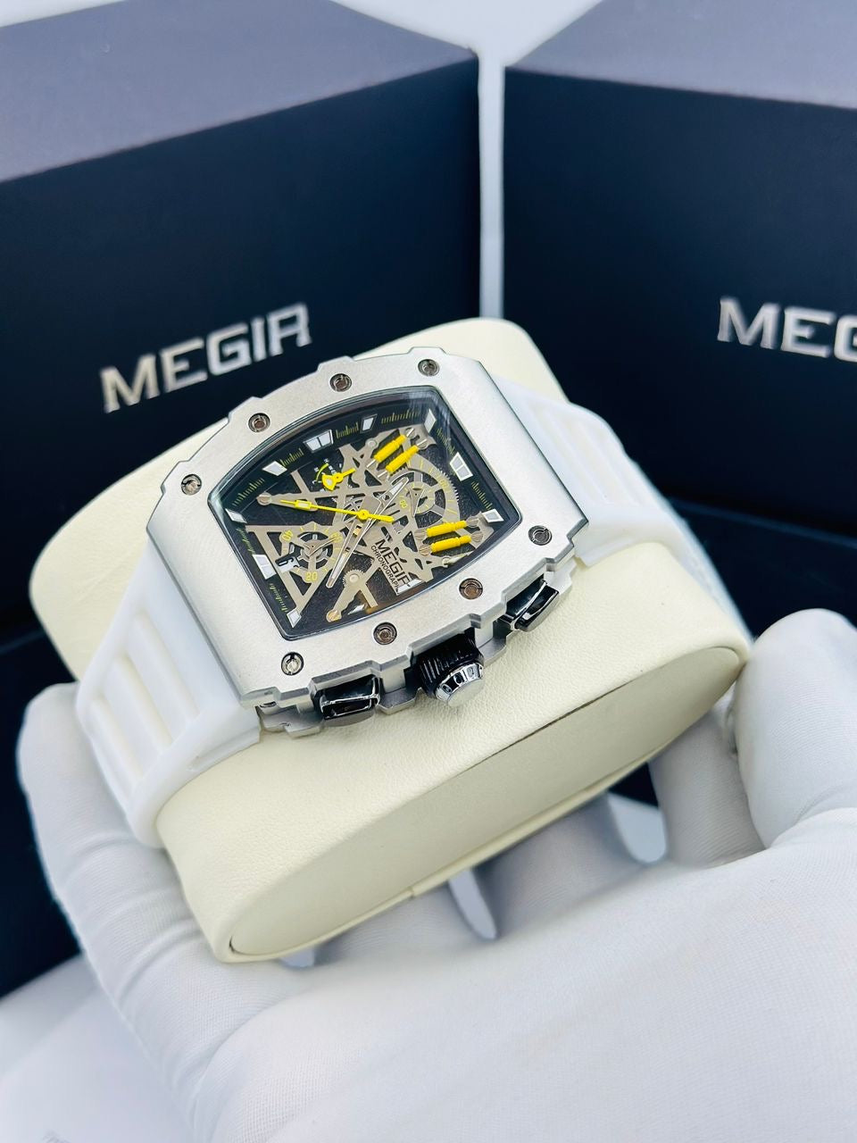 MEGIR AVEC SON COFFRET