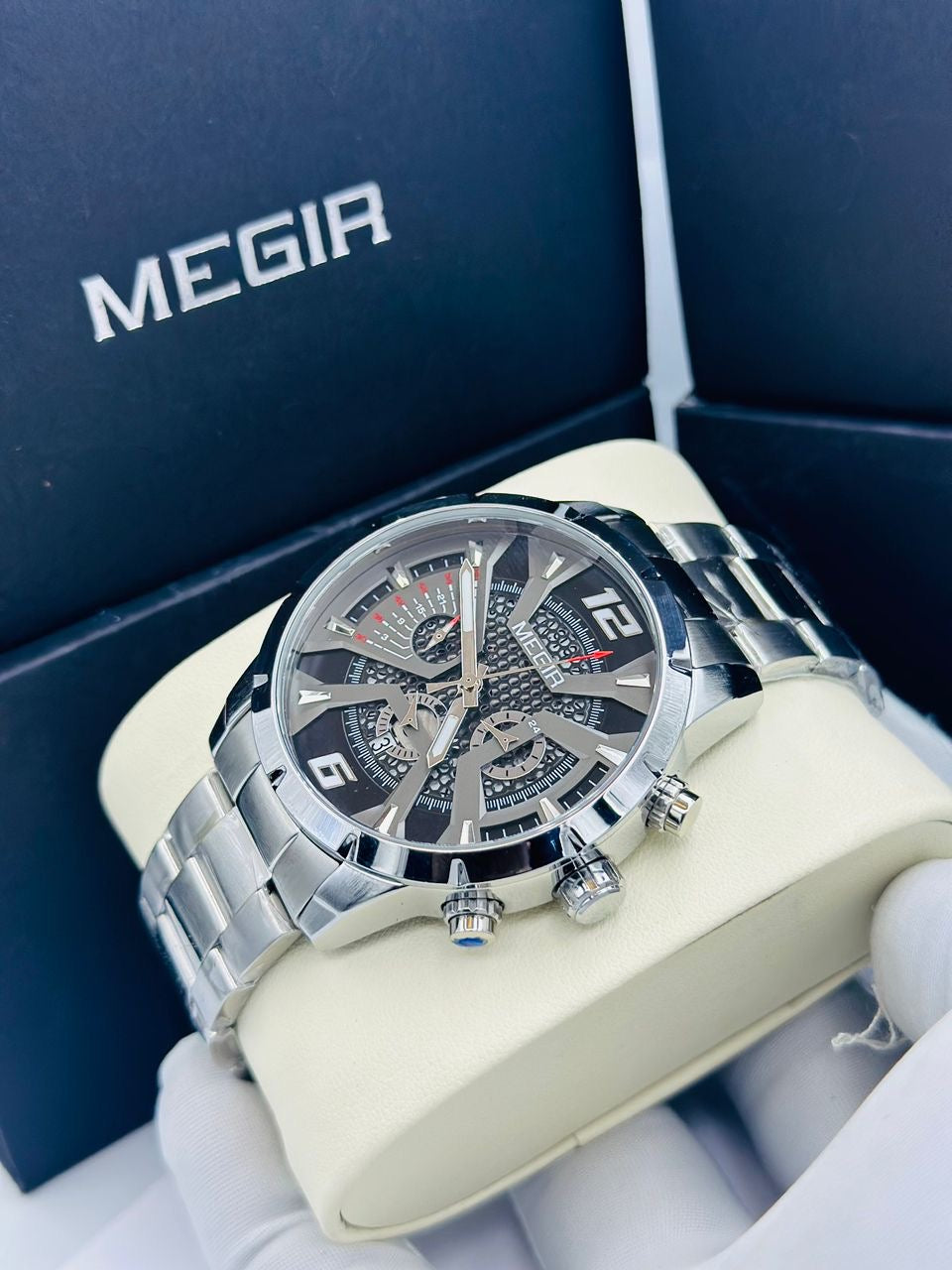 MONTRE MEGIR