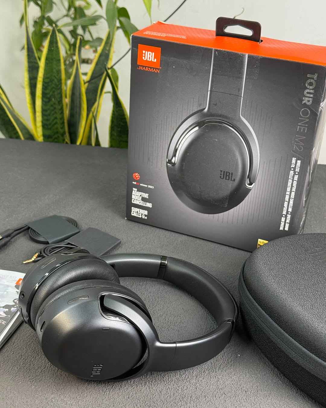JBL TOUR M2