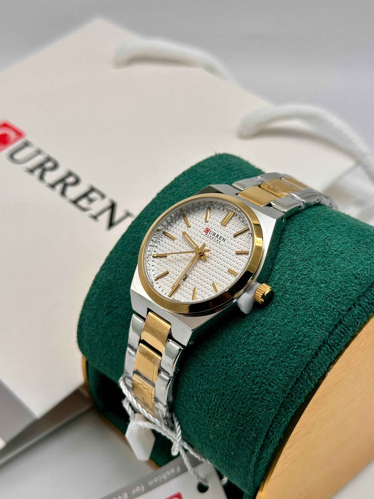 MONTRE CURREN