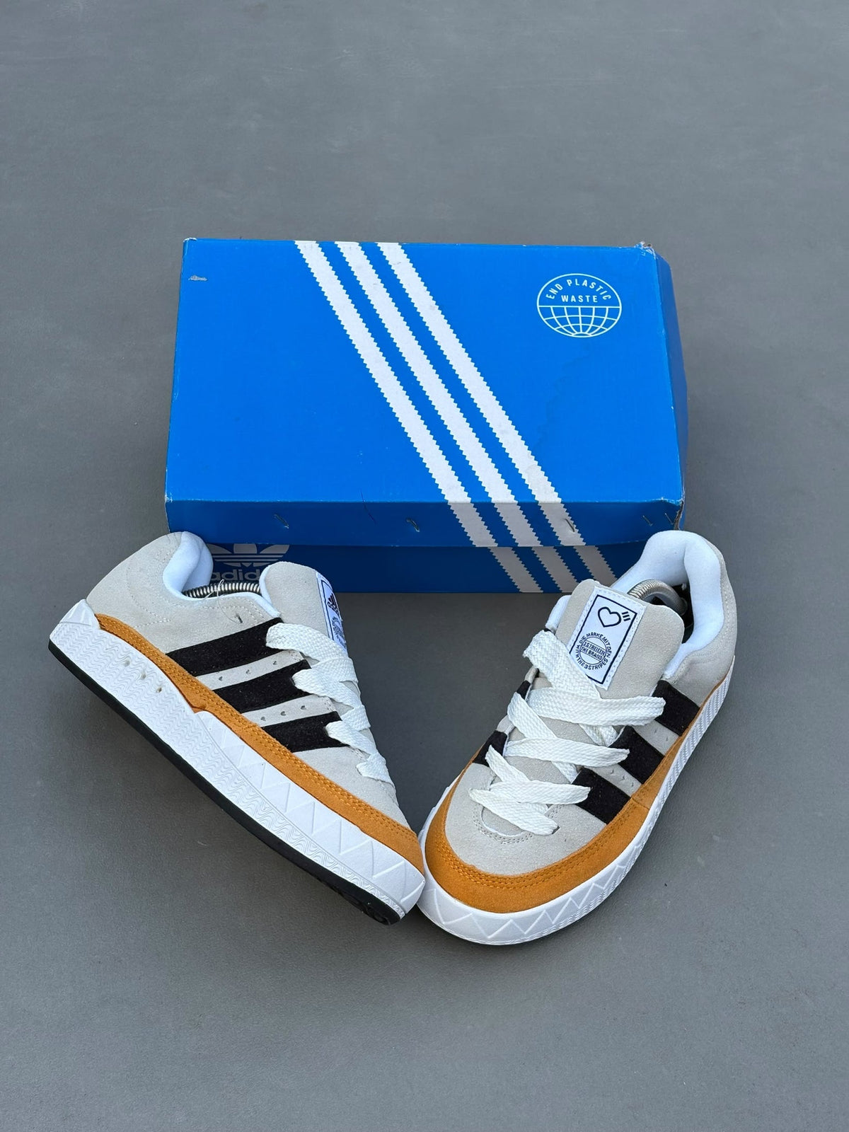 Basket ADIDA ADIMATIC Gris Jaune Noir